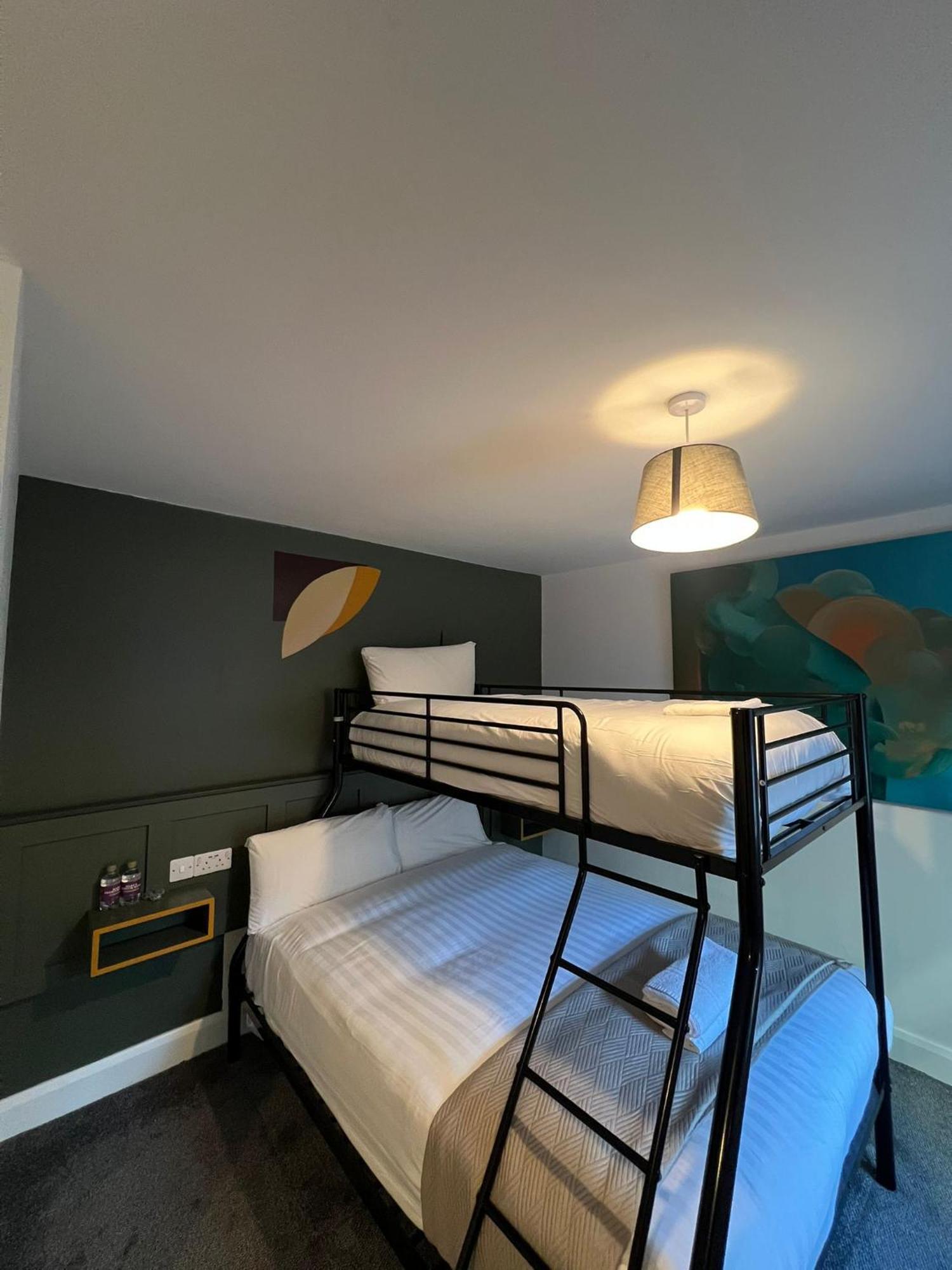 Mary Mullen'S Rooms Eyre Square. Голвей Екстер'єр фото